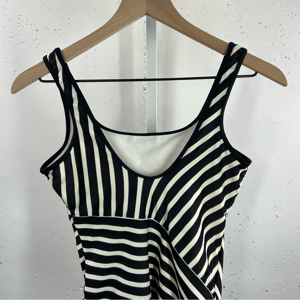 Land Ends Women's Black Striped One-Piece Swimsuit 6P - Picture 6 of 7